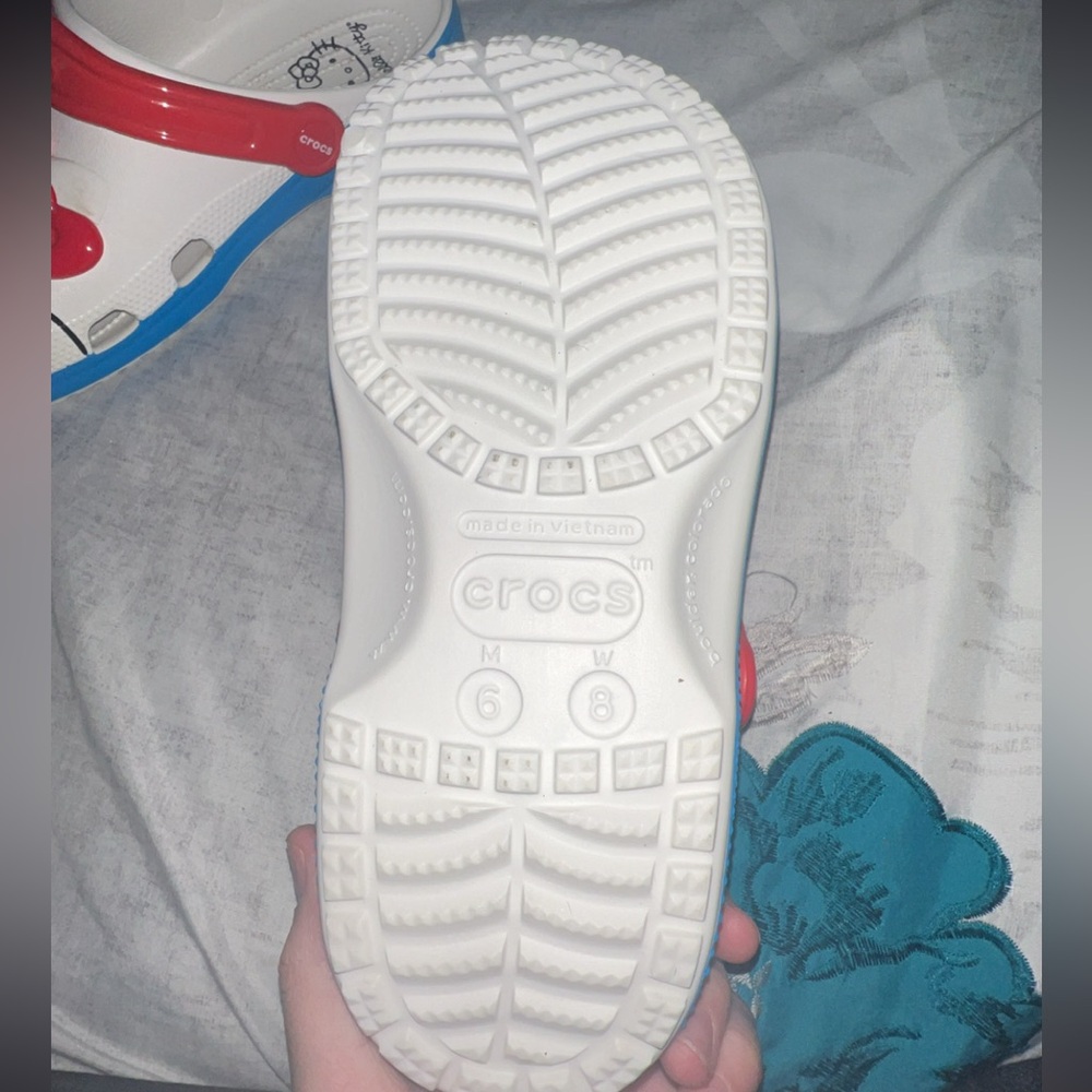 Hello Kitty Crocs - Picture 5 of 5
